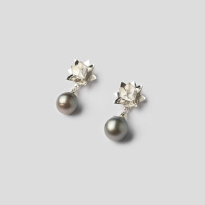 silver lotus earrings with Tahitian pearl on white background