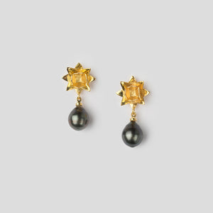 gold lotus earrings with Tahitian pearl on white background